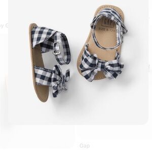 GAP Baby Girl Navy and White Gingham Sandals size 6-12 New